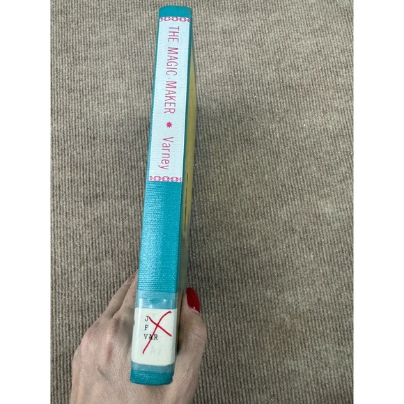 Vintage 1966 The Magic Maker by Joyce Varney Second Printing Hardcover Book - Picture 2 of 9